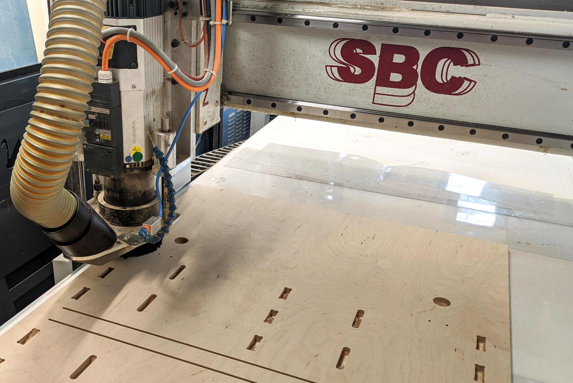 Usinage CNC d’un panneau de bois